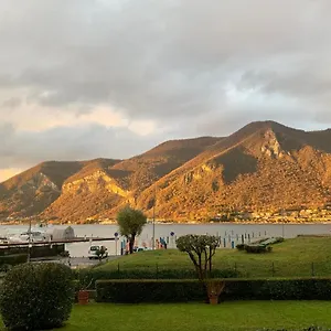 https://casa-al-lago-clusane-sul-lago.it-lombardy.com